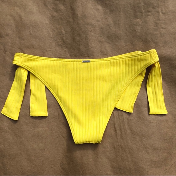 A&F Bikini bottoms read description - Picture 2 of 3